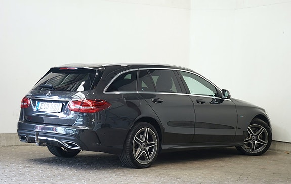 Mercedes-Benz C300 4 of 11