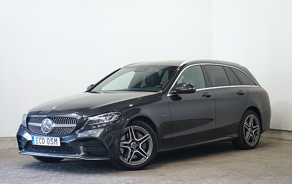 Mercedes-Benz C300 2 of 11