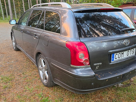 Toyota Avensis 4 of 12