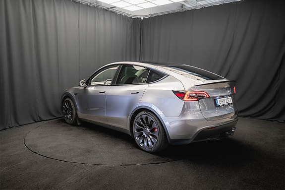 Tesla Model Y 9 of 23