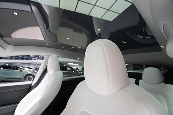Tesla Model Y 13 of 23