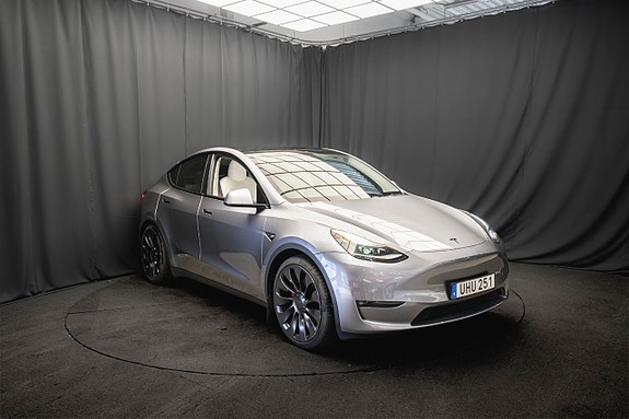 Tesla Model Y 5 of 23