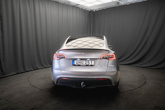 Tesla Model Y 8 of 23