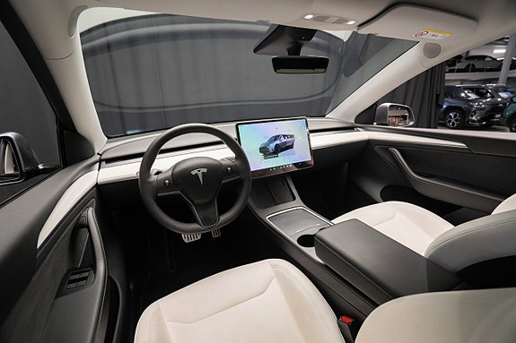 Tesla Model Y 12 of 23