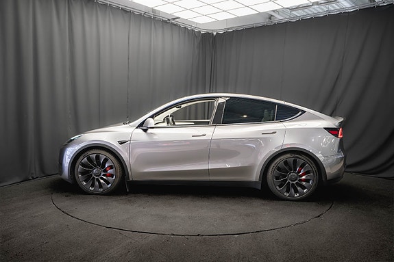 Tesla Model Y 10 of 23