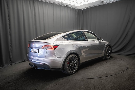 Tesla Model Y 7 of 23