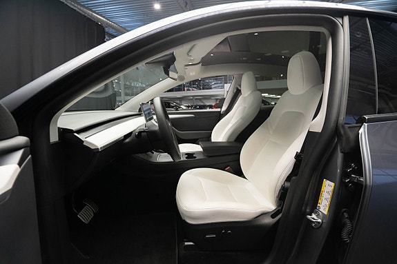 Tesla Model Y 17 of 23