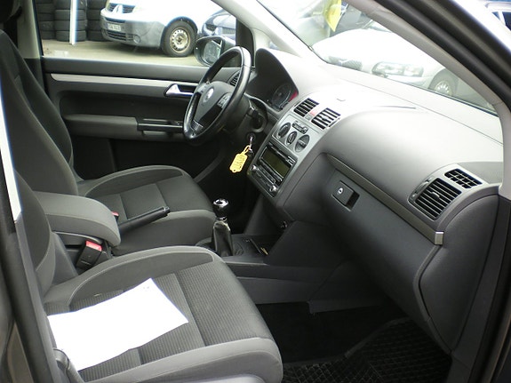 Volkswagen Touran 7 of 11