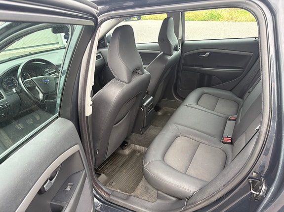 Volvo V70 7 of 9