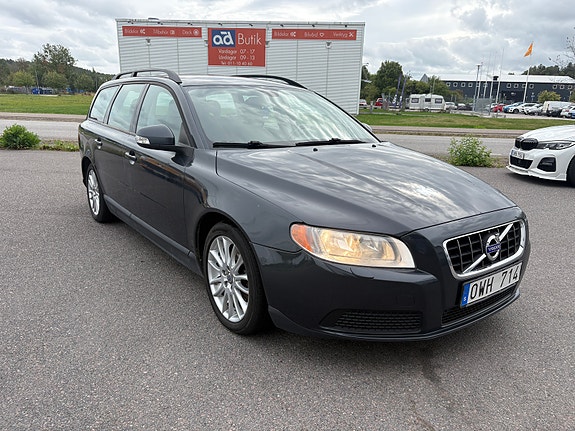 Volvo V70 2 of 9