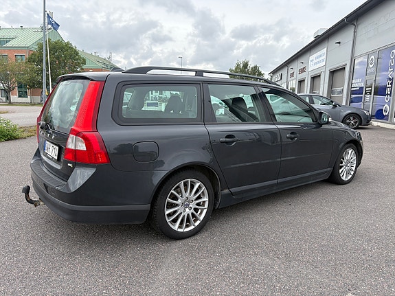 Volvo V70 3 of 9