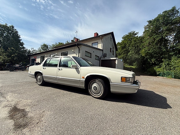 Cadillac Sedan DeVille 11 of 11