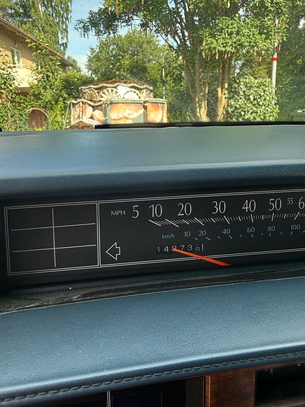 Cadillac Sedan DeVille 3 of 11