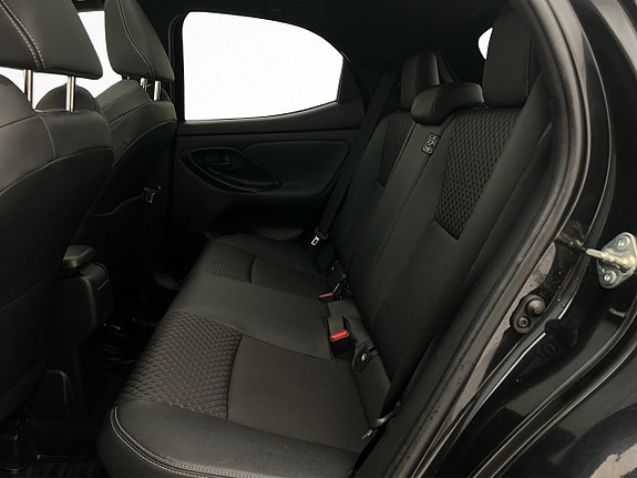 Toyota Yaris 13 of 29