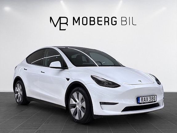 Tesla Model Y 7 of 18