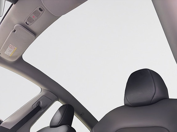 Tesla Model Y 16 of 20