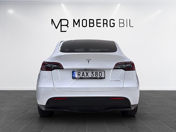 Tesla Model Y 6 of 18