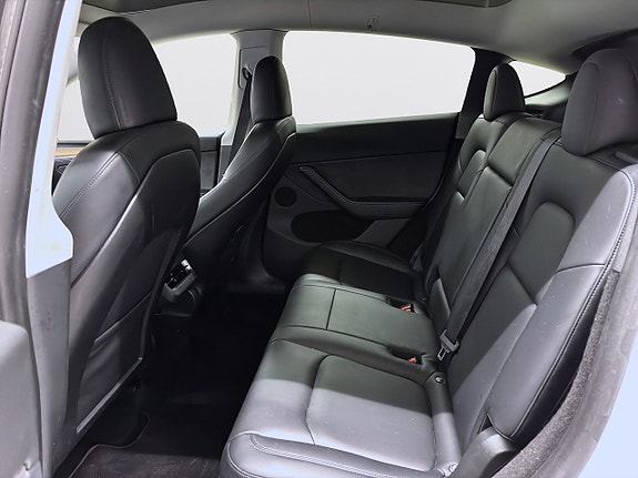 Tesla Model Y 11 of 18
