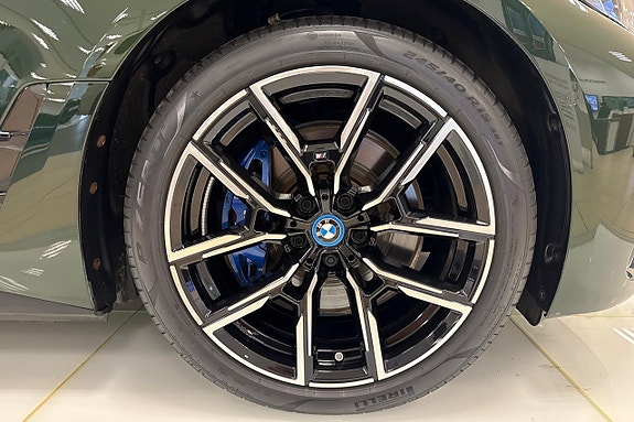 BMW i4 13 of 18