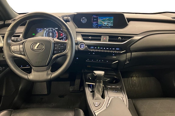 Lexus UX250h 8 of 23