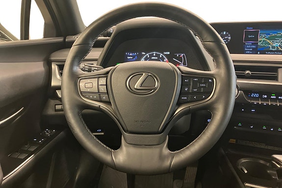 Lexus UX250h 9 of 23