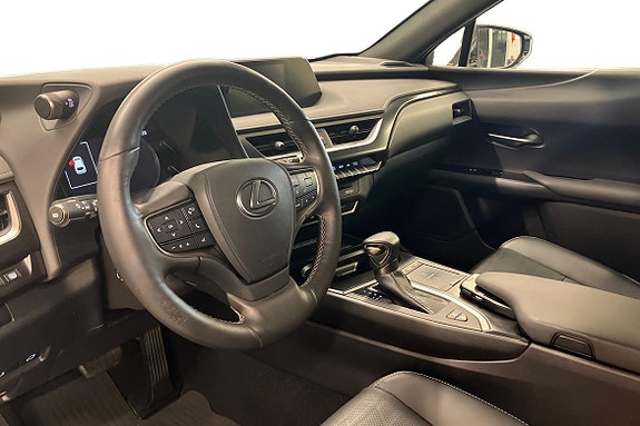 Lexus UX250h 7 of 23