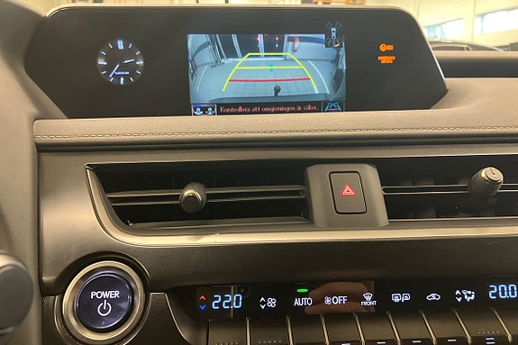 Lexus UX250h 13 of 23