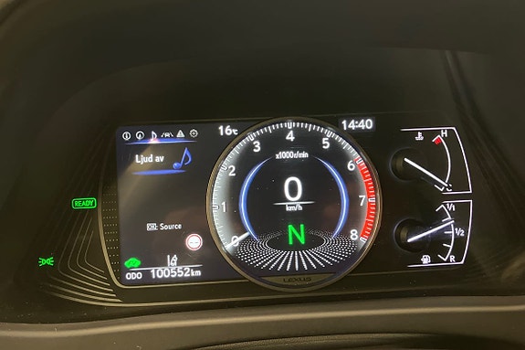 Lexus UX250h 11 of 23