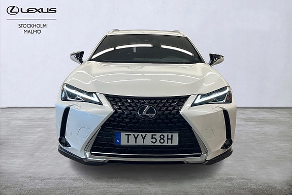 Lexus UX250h 19 of 23