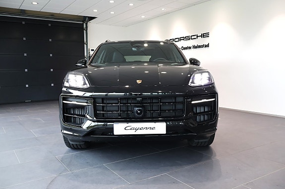 Porsche Cayenne 3 of 17