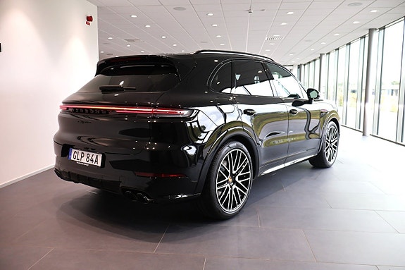 Porsche Cayenne 7 of 17