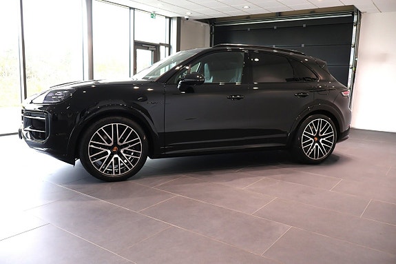 Porsche Cayenne 4 of 17