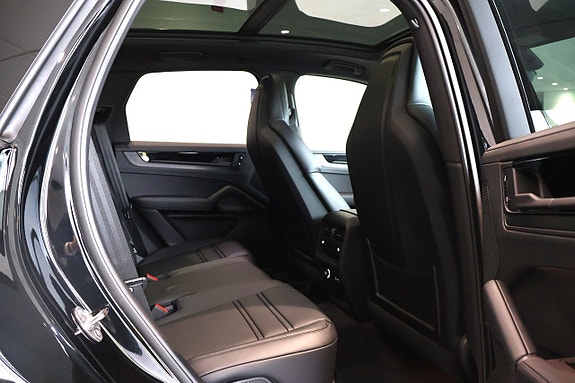 Porsche Cayenne 11 of 17