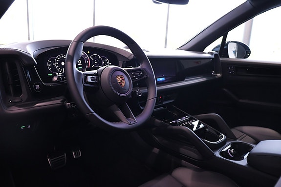 Porsche Cayenne 15 of 17