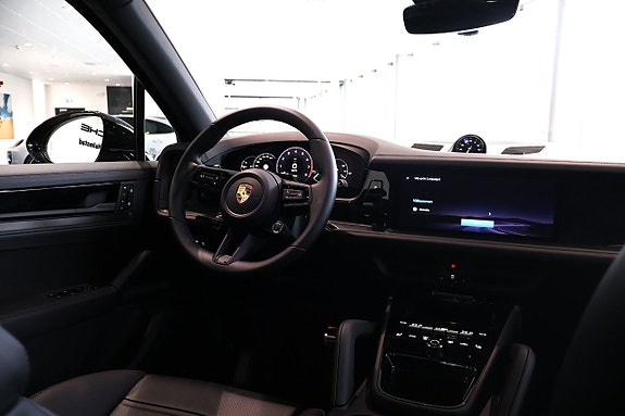 Porsche Cayenne 12 of 17