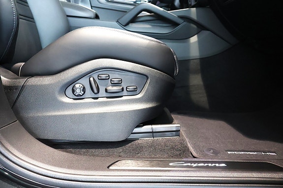 Porsche Cayenne 14 of 17