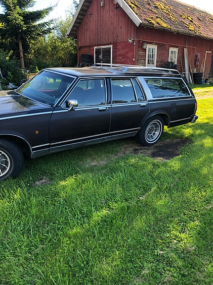 Buick Le Sabre 2 of 6