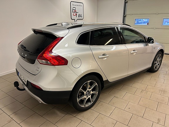 Volvo V40 Cross Country 4 of 13