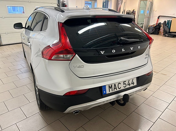 Volvo V40 Cross Country 6 of 13