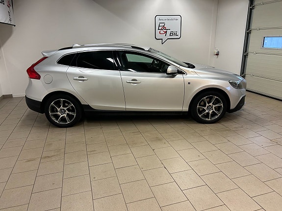 Volvo V40 Cross Country 3 of 13