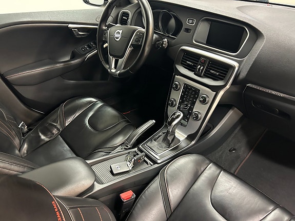 Volvo V40 Cross Country 8 of 13