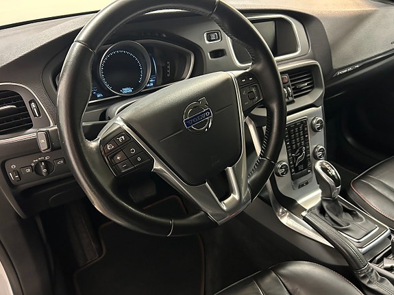 Volvo V40 Cross Country 11 of 13