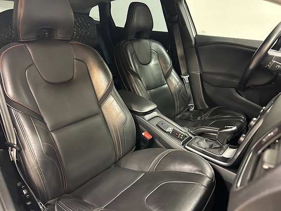 Volvo V40 Cross Country 7 of 13