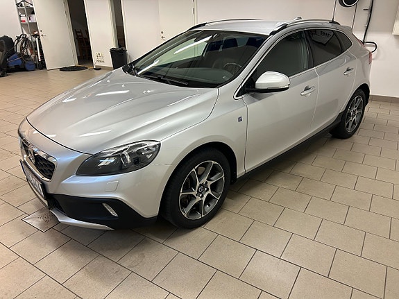 Volvo V40 Cross Country 5 of 13