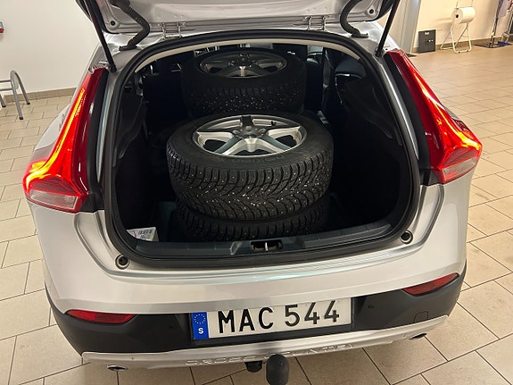 Volvo V40 Cross Country 9 of 13
