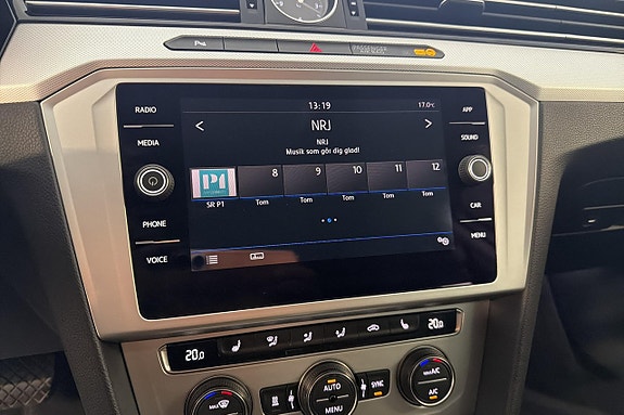 Volkswagen Passat 18 of 23