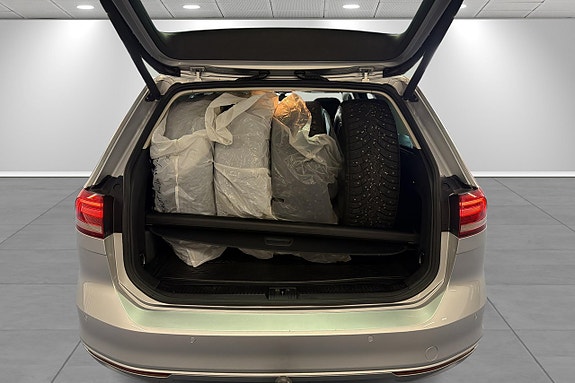 Volkswagen Passat 9 of 23