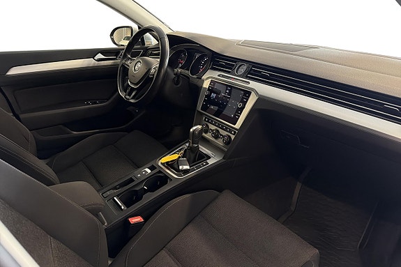 Volkswagen Passat 15 of 23