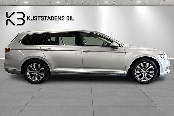 Volkswagen Passat 2 of 23