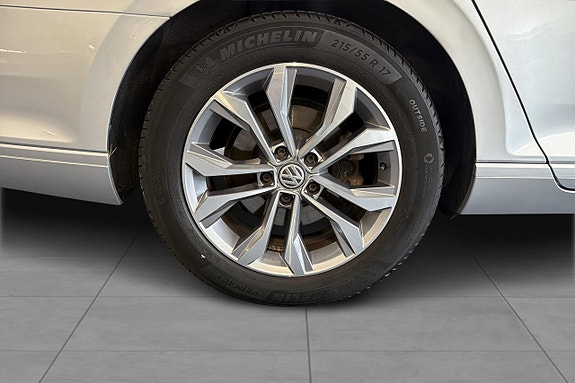 Volkswagen Passat 8 of 23